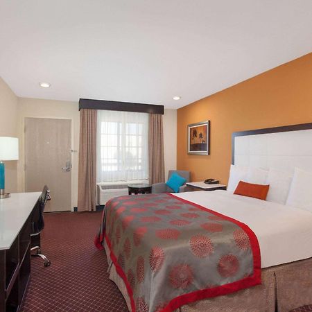 Ramada By Wyndham Culver City Los Angeles Exterior photo